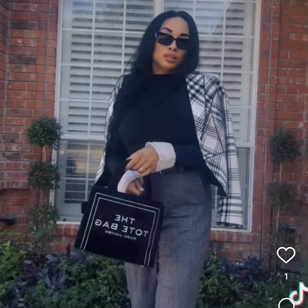 Stylish Black and White Plaid Blazer-H - Picture 2 of 7